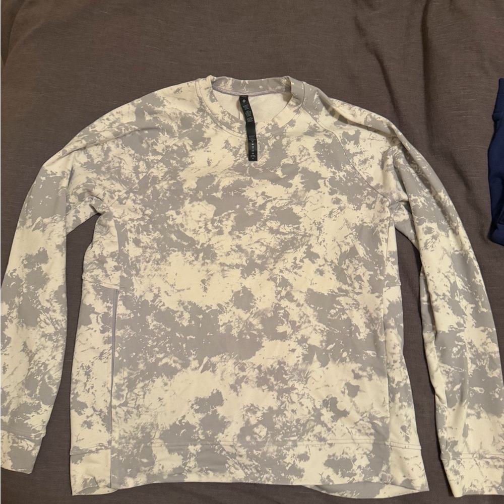 Lululemon Men's Long-Sleeve Crewneck Shirt in Light Gray/Cream